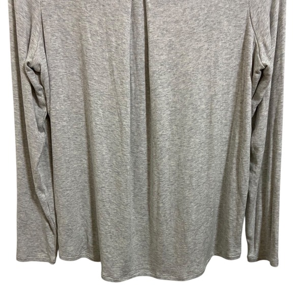Athleta Grey Ribbed Long Sleeve Shirt Top Pleated Back Activewear Gym Size Small - Picture 9 of 9